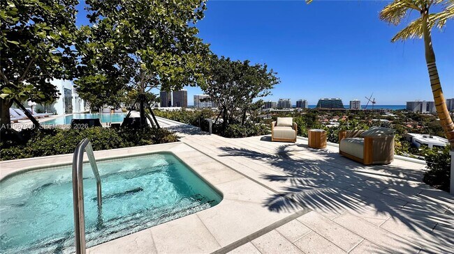 Building Photo - 9201 E Bay Harbor Dr