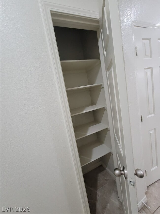 Building Photo - 5564 Bethany Bend Dr