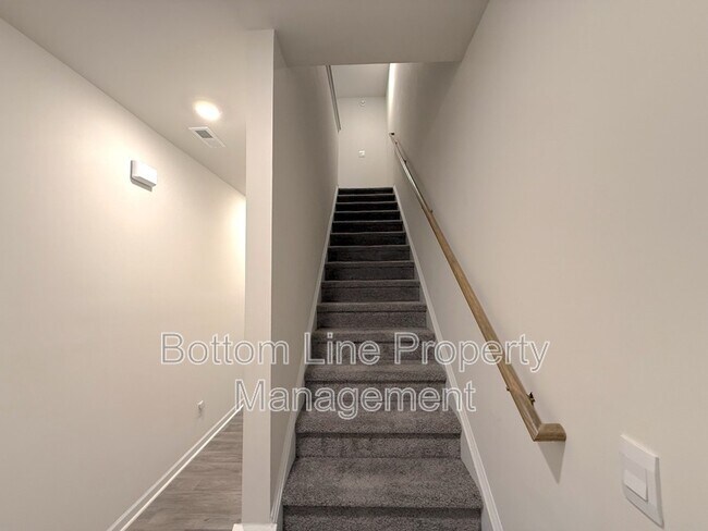 Building Photo - 8109 Murray Br Dr