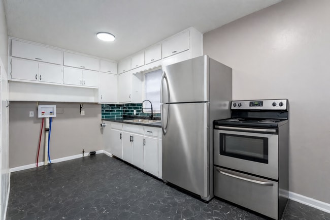 Building Photo - 6225 N Independence Dr