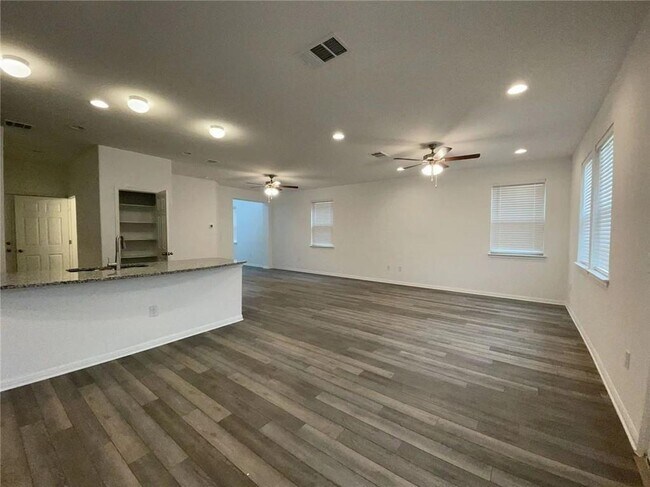 Building Photo - 157 Munk Ln