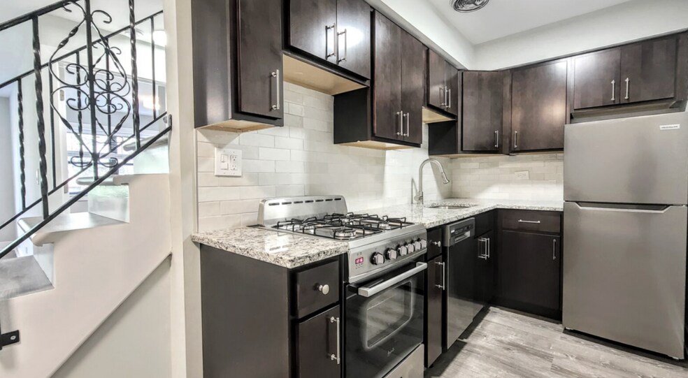 Building Photo - 456 W Barry Ave