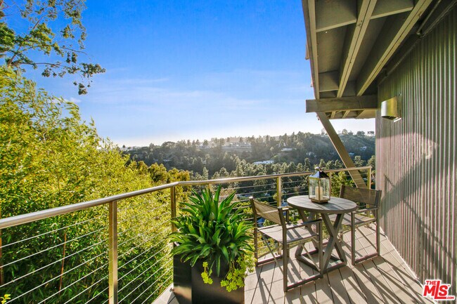 Building Photo - 9416 Beverlycrest Dr