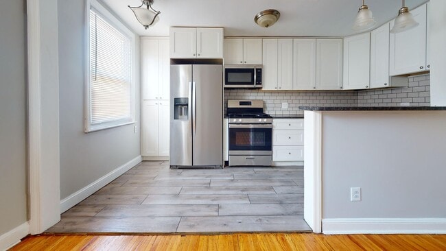 Building Photo - Charming Modern 3 Bedroom w/ Washer & Dryer & Optional 4th Bedroom in Basement | Overbrook