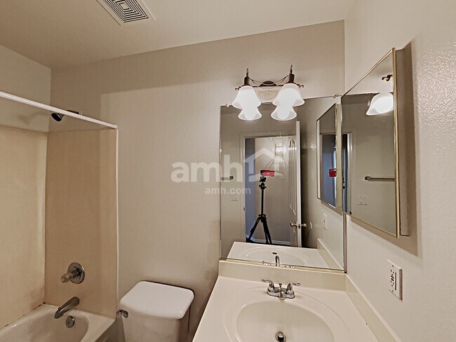 Building Photo - 12751 W Palm Ln