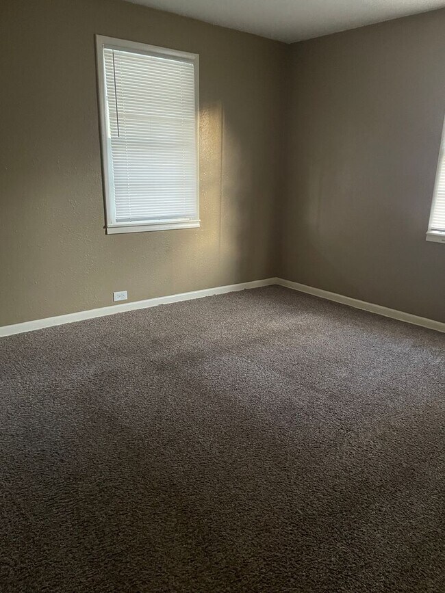 Building Photo - MOVE IN SPECIAL!! LIMITED TIME ONLY!! FIRST MONTH FREE!