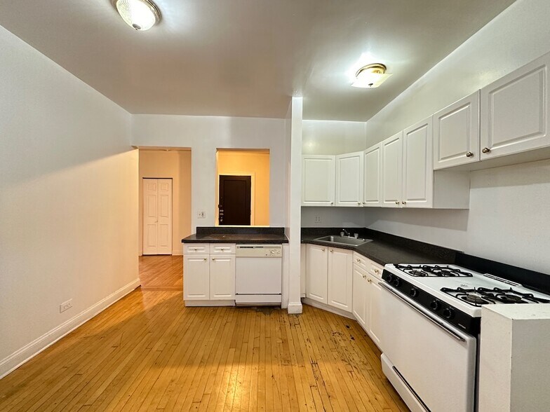 Building Photo - 1322 Oak Ave