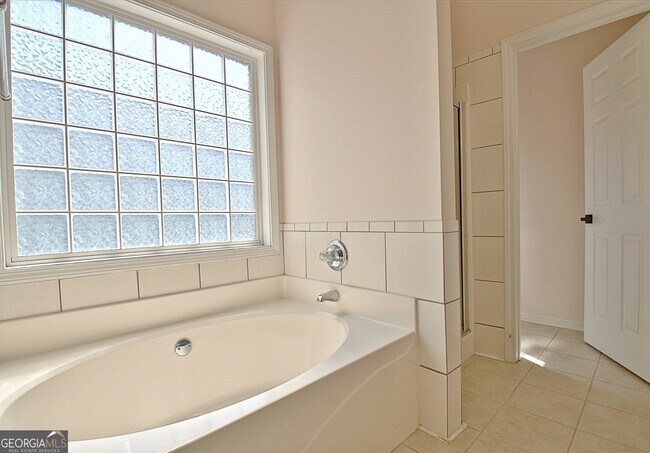 Building Photo - 110 Freeman Forest Dr