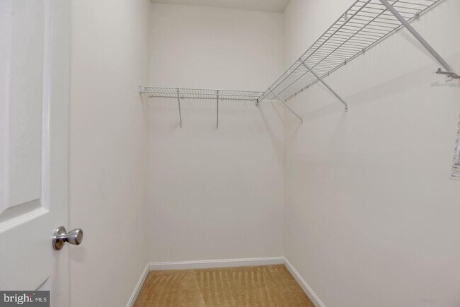 Building Photo - 43881 Centergate Dr