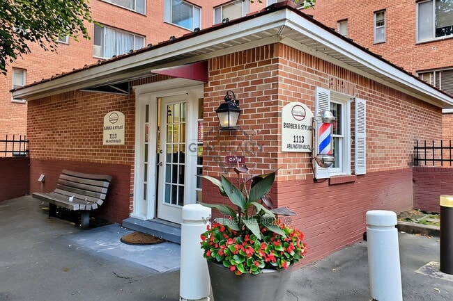 Building Photo - 1111 Arlington Blvd