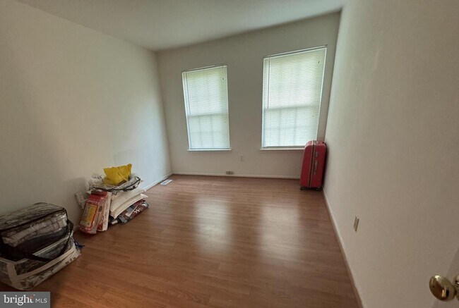 Building Photo - 35 Almond Dr