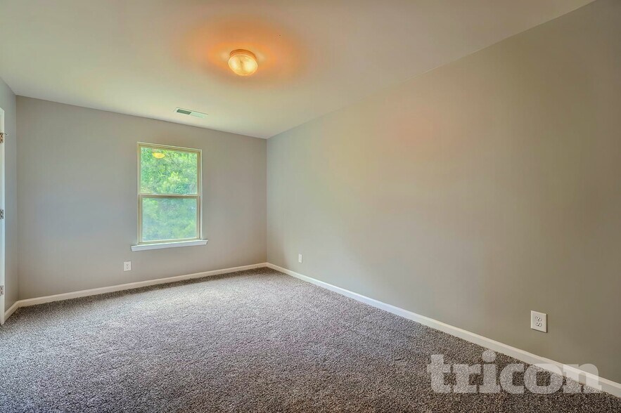 Building Photo - 3983 Sitka Dr