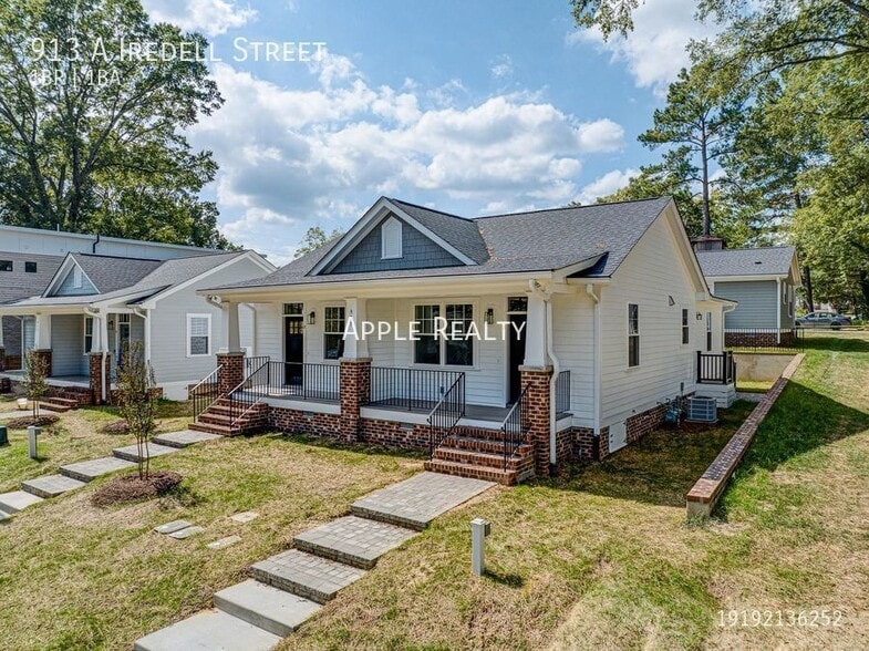 Building Photo - 913 Iredell St