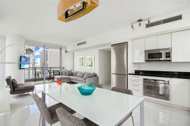 Building Photo - 92 SW 3rd St