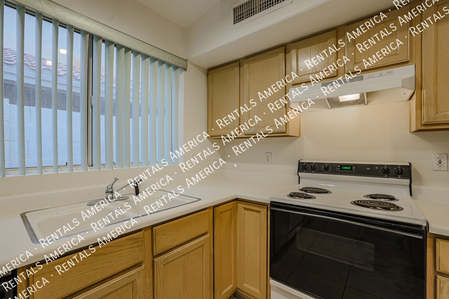 Building Photo - 7158 E Juanita Ave