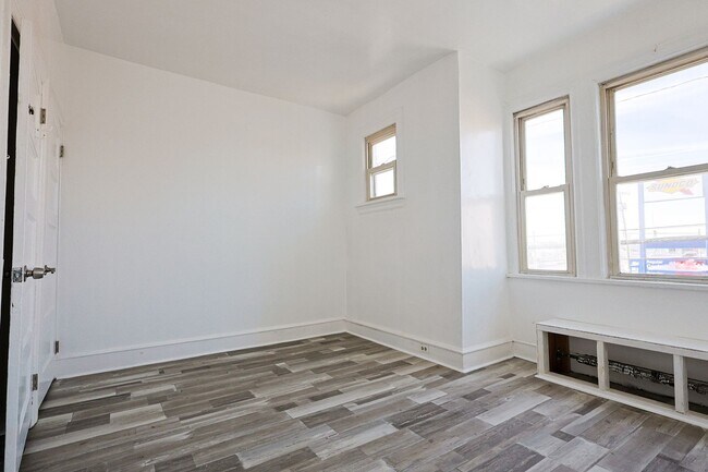 Building Photo - Well-kept 3 Bed, 1 Bath Single Family Home - Schedule your tours now!