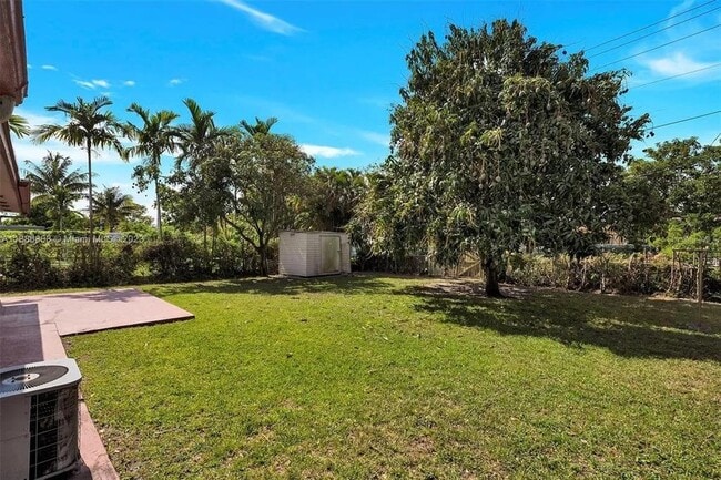 Building Photo - 437 Swan Ave