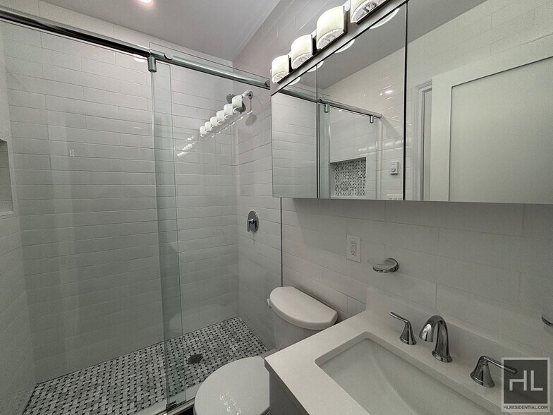 Building Photo - FIFTH AVENUE