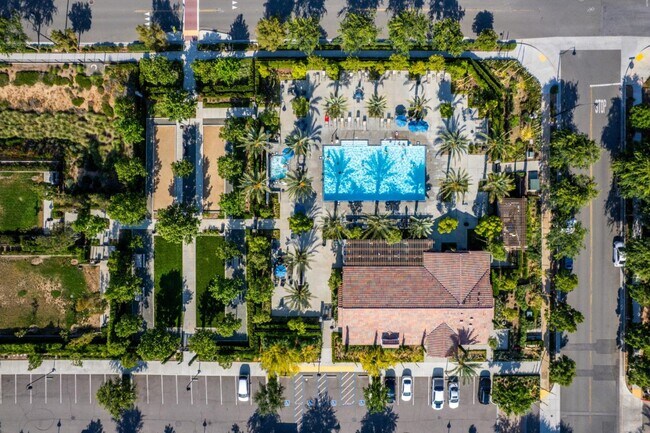 Building Photo - 30324 Town Square Dr