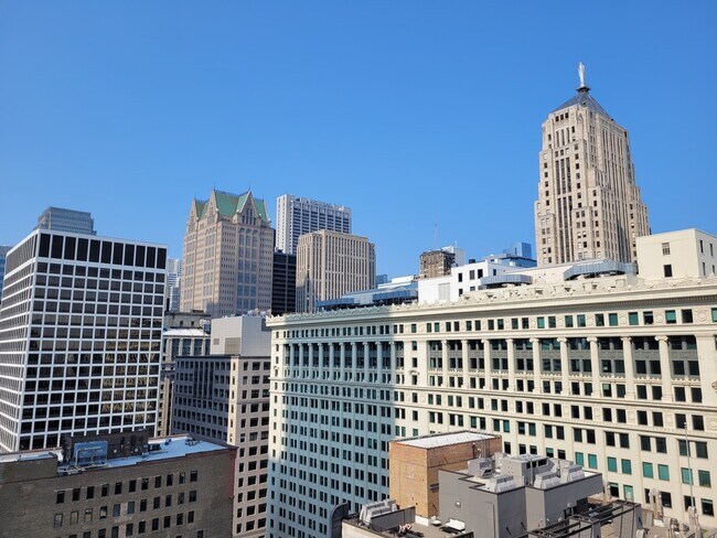 Building Photo - 235 W Van Buren St
