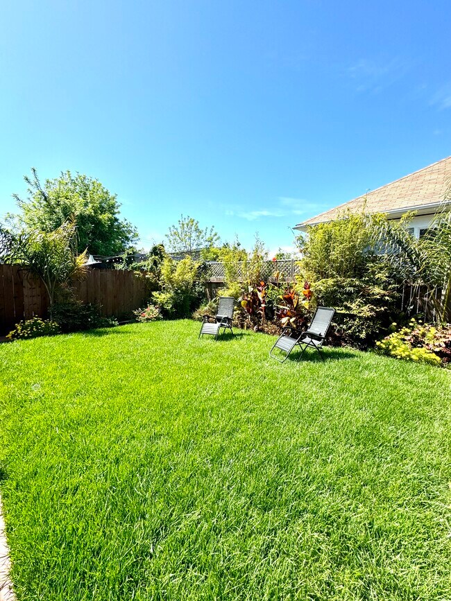 Building Photo - 5715 Genoa St