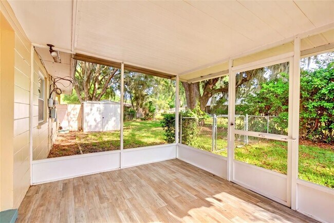 Building Photo - 2622 SW 35th Ave