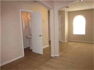 Building Photo - 5020 Deer Path Dr