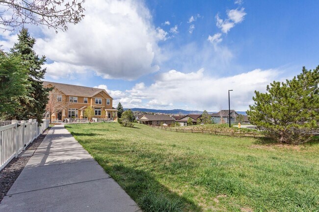 Building Photo - 3 Bedroom, 3 Bth Townhome with 2 Car Garage