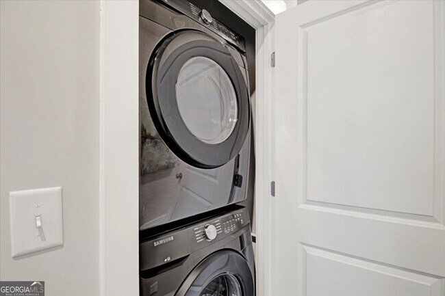 Building Photo - 2030 Main St NW