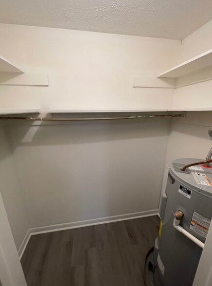 Building Photo - 340 6th Ave