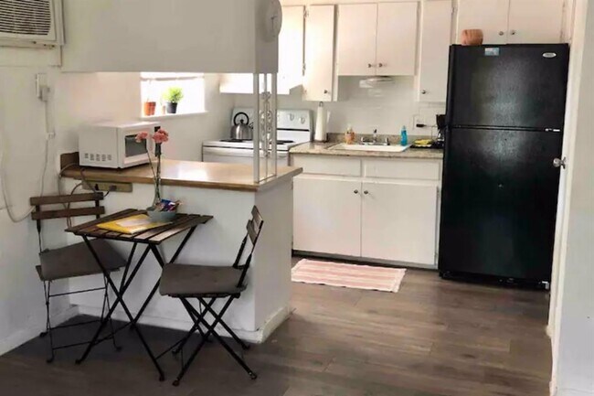 Building Photo - 5909 Bolm Rd