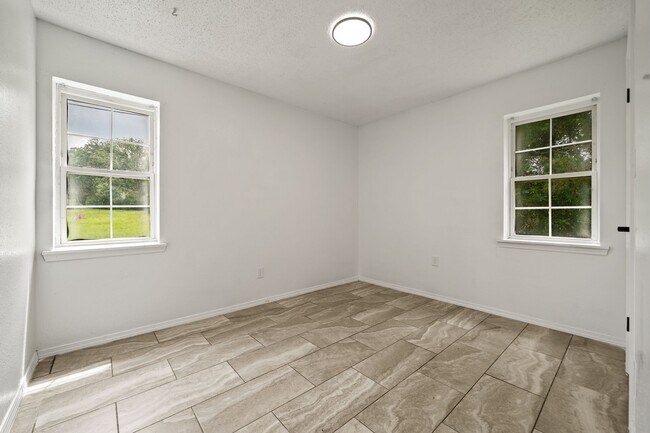 Building Photo - ***MOVE IN SPECIAL*** July special $275 Rent + $400 Deposit CALL NOW 479-353-1778