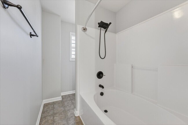 Building Photo - Pet Friendly Three Bedroom!