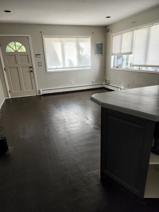 Building Photo - 207 Eylandt St