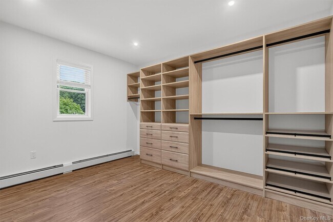 Building Photo - 234 Betsy Ross Dr