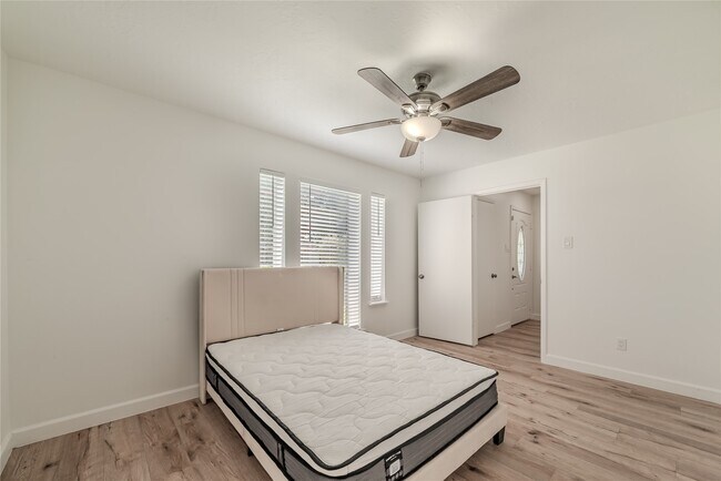 Building Photo - 2423 Woven Wood Ln