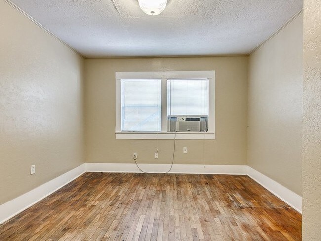 Building Photo - 715 Asp Ave