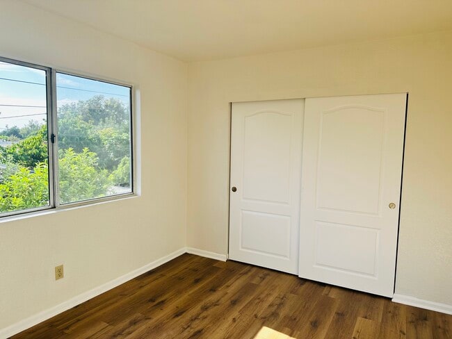 Building Photo - 5847 Gaviota Ave