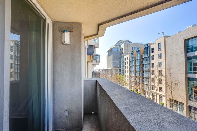 Building Photo - Spacious 2-Bedroom Condo in the Heart of East Village!