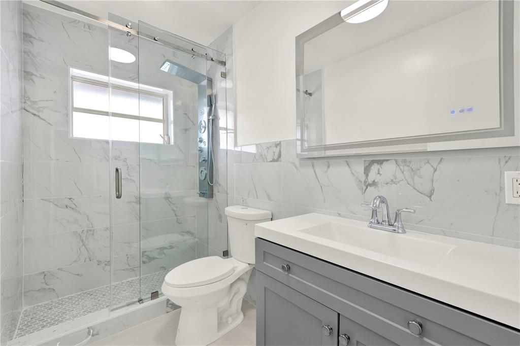 Building Photo - 2864 NE 32nd St