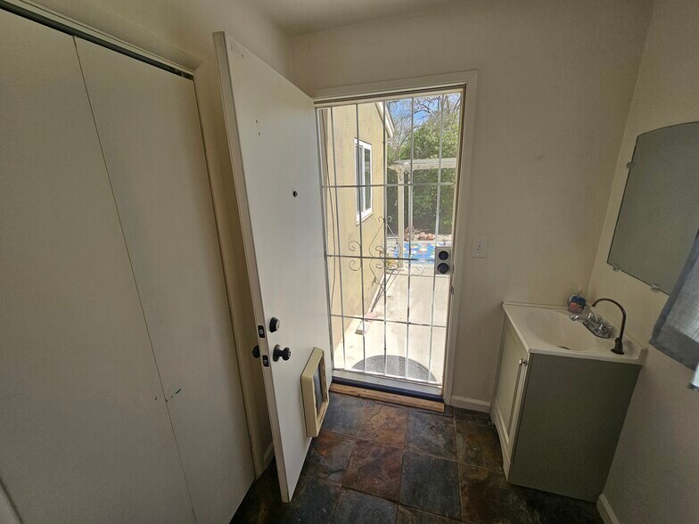 Building Photo - 228 W E St