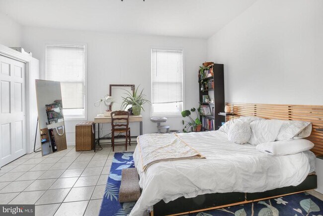 Building Photo - 2010 E York St