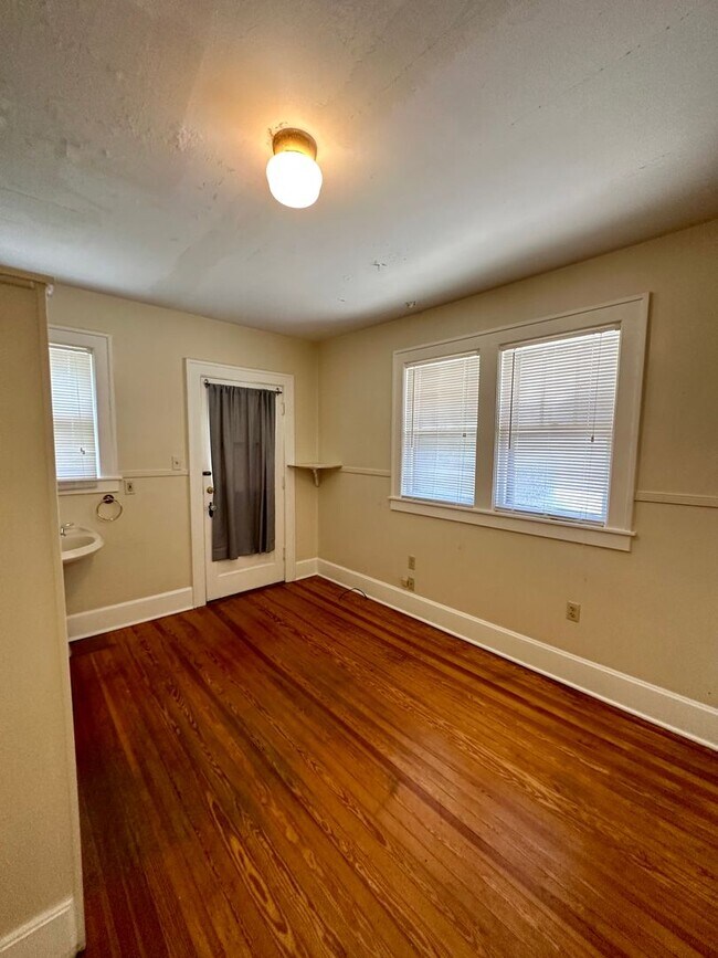 Building Photo - 415 Pyke Rd