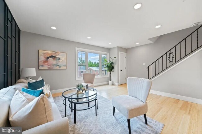 Building Photo - 28 Kennedy St