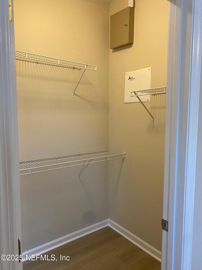 Building Photo - 5697 Parkstone Crossing Dr