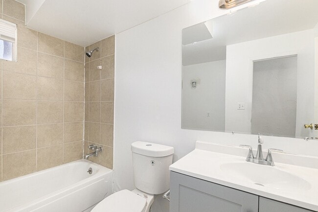 Building Photo - Large 4 bed 4 bath Home in Golden!