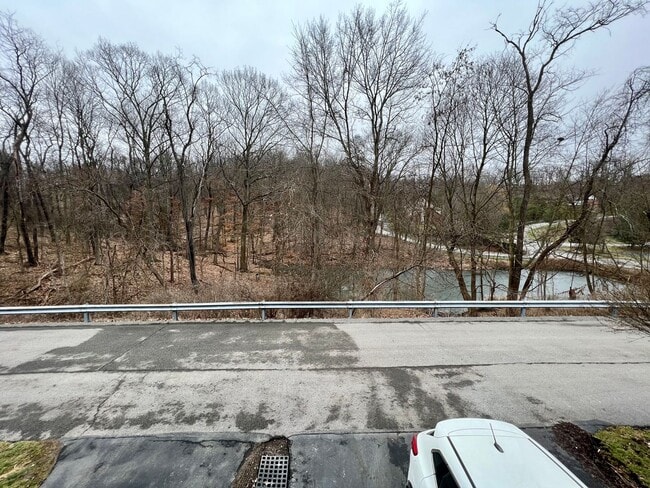 Building Photo - Sewickley Heights - Gorgeous Townhouse - 3 Bedroom 2 Bathroom - Swimming Pool and Tennis Courts