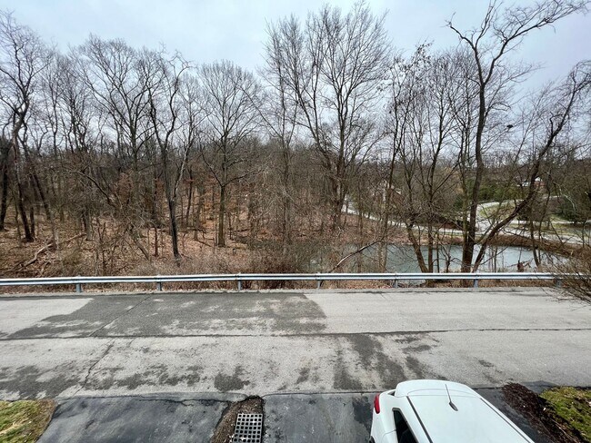Building Photo - Sewickley Heights - Gorgeous Townhouse - 3...