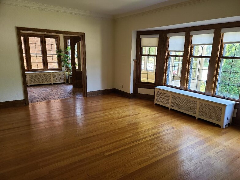 Primary Photo - 3474 N Downer Ave