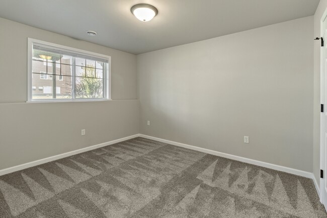 Building Photo - 837 United Dr